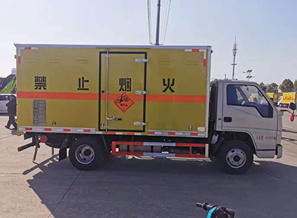 金川爆破器材运输车技术升级与安全合规新趋势